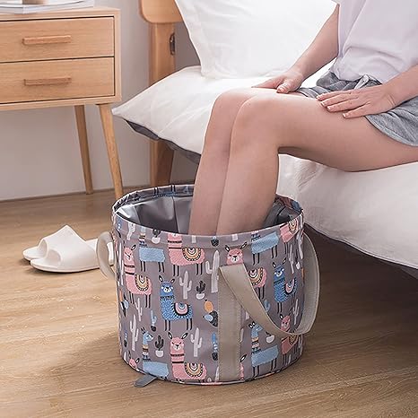 Portable Collapsible Foot Soaking Tub 26L Large Capacity with Storage Bag – Foldable Outdoor Travel Foot Bath Basin with Drawstring Closure, Oxford Fabric Waterproof Liner – Gray with Cute Llama Print